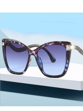 Cat Eye Sunglasses with Case